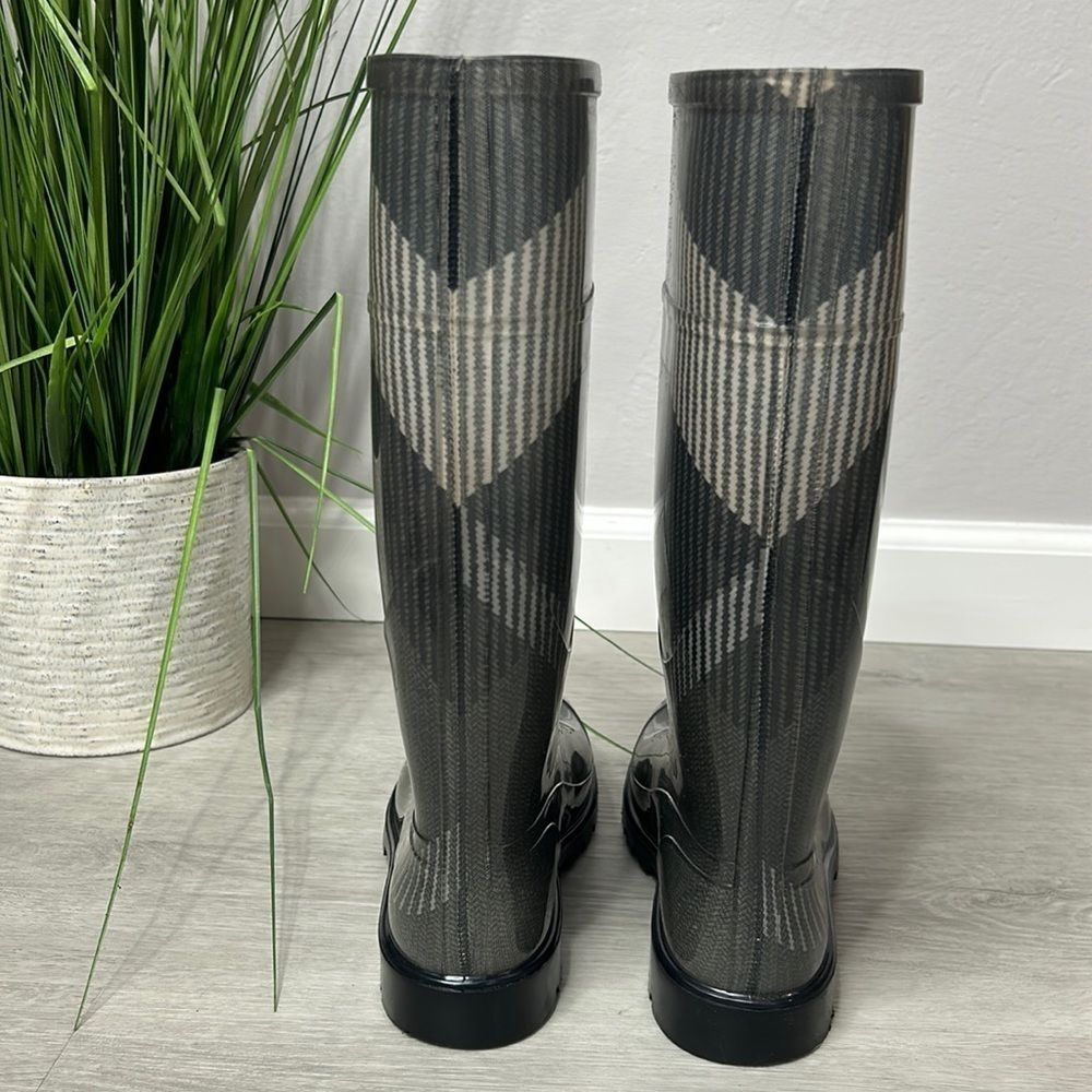 Burberry • plaid check signature rubber winter rain boots - Picture 4 of 16
